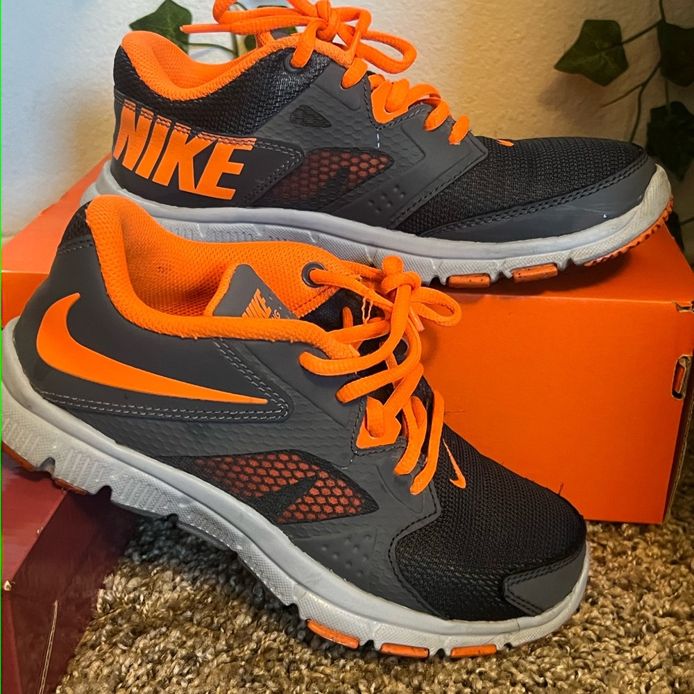 Used Nike Flex Youth Supreme TR3 SIZE 4y